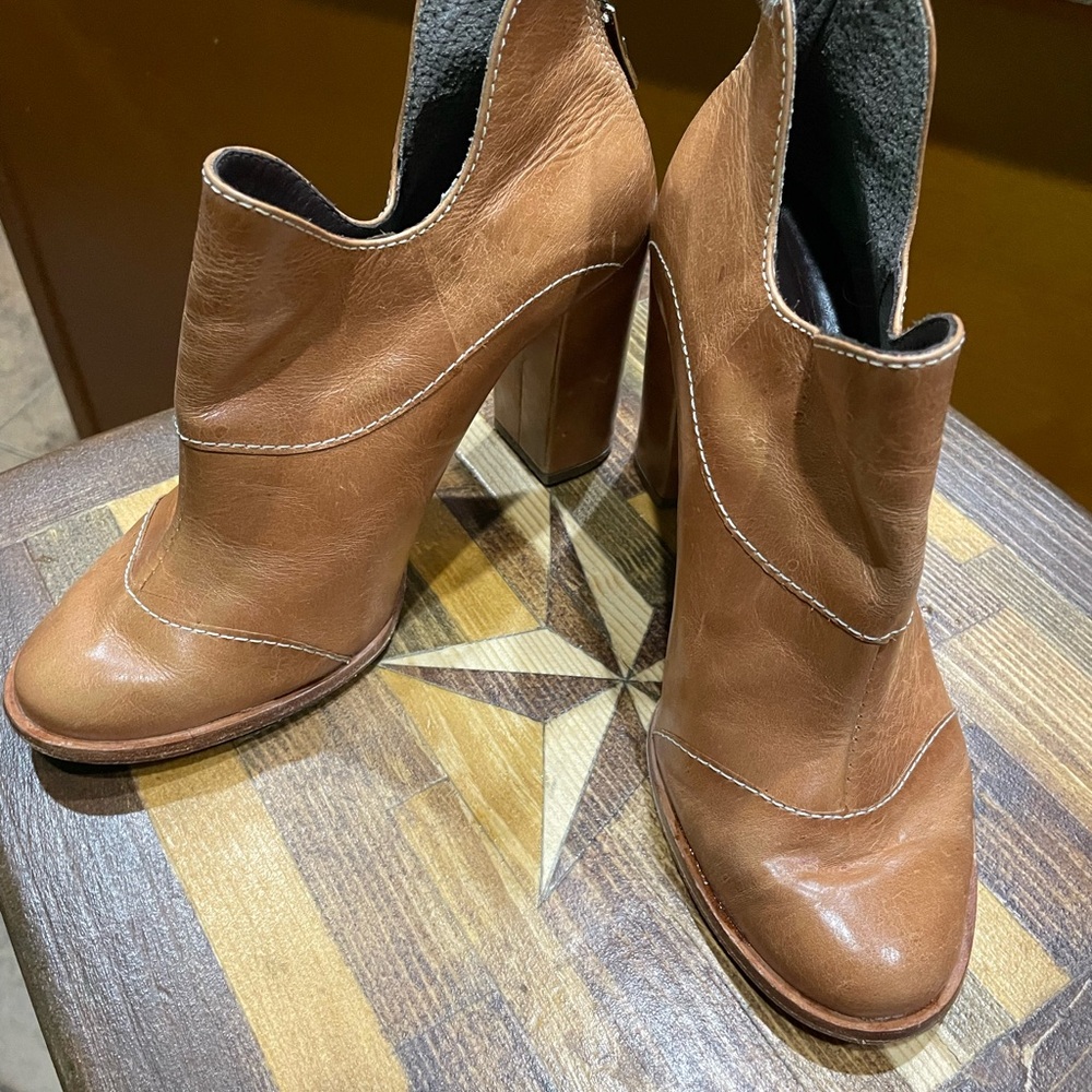 Chic Tan Leather Heeled Boots